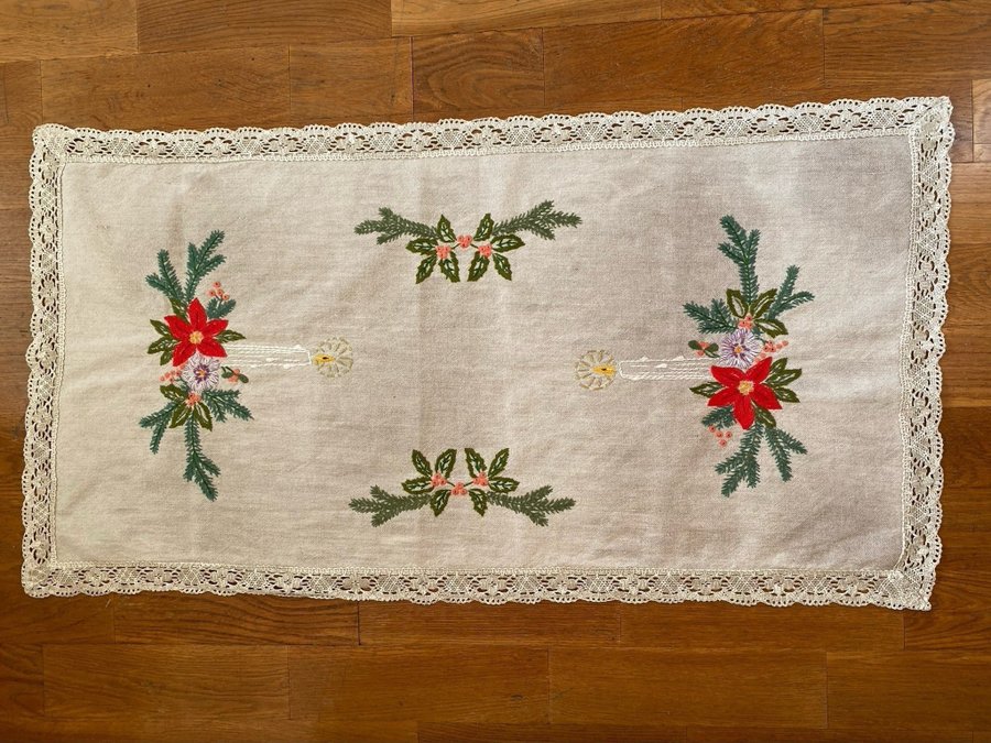 Julduk med broderi 90x47cm