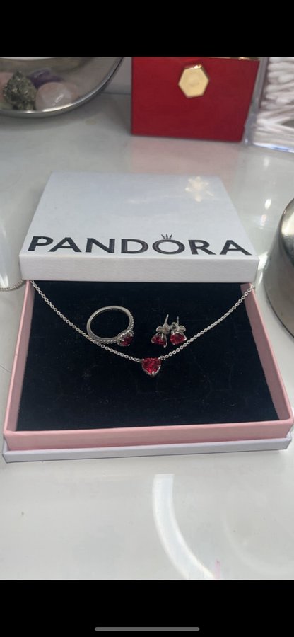 Pandora hjärt halsband