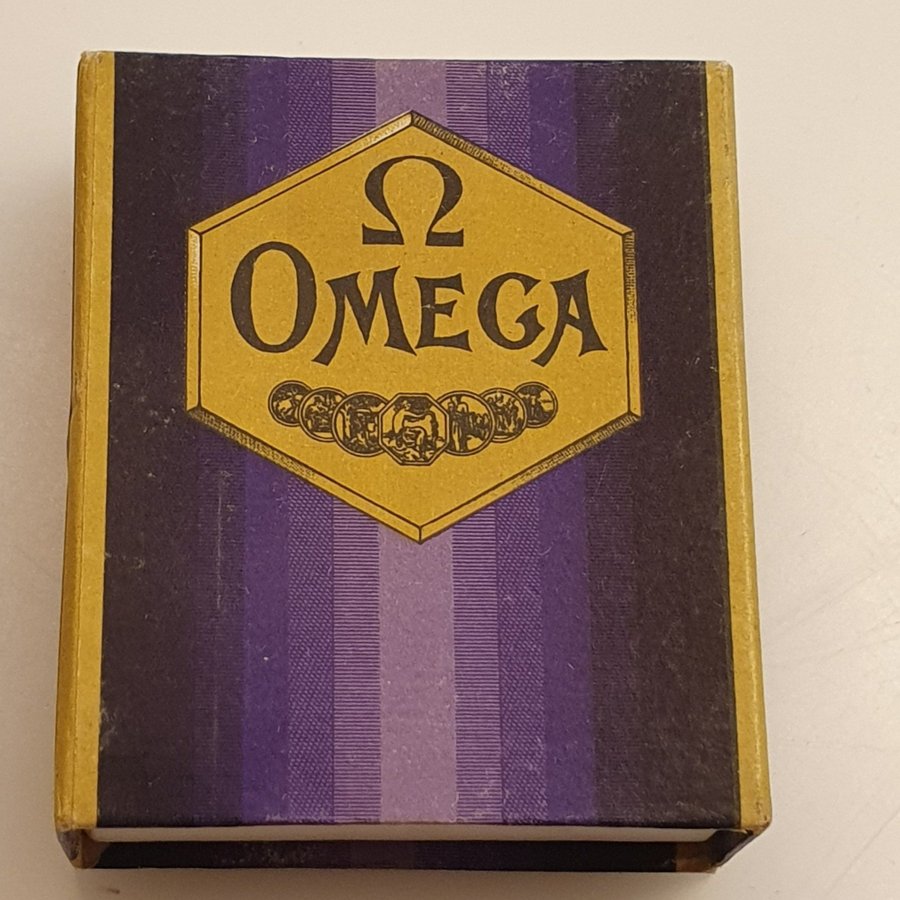 Omega box för verk och reservdelar från fransk f d verkstad