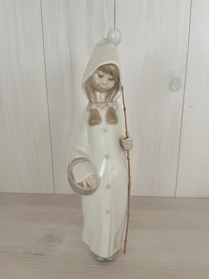 NAO - LLADRO figurin FLICKA MED VETEAX porslinsfigurin PRIMA SKICK!