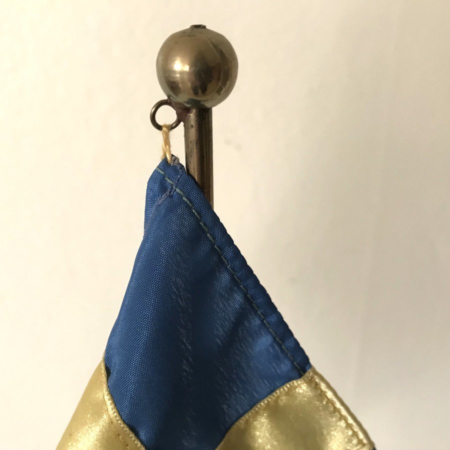 Bordsflagga Svenska flaggan mässing