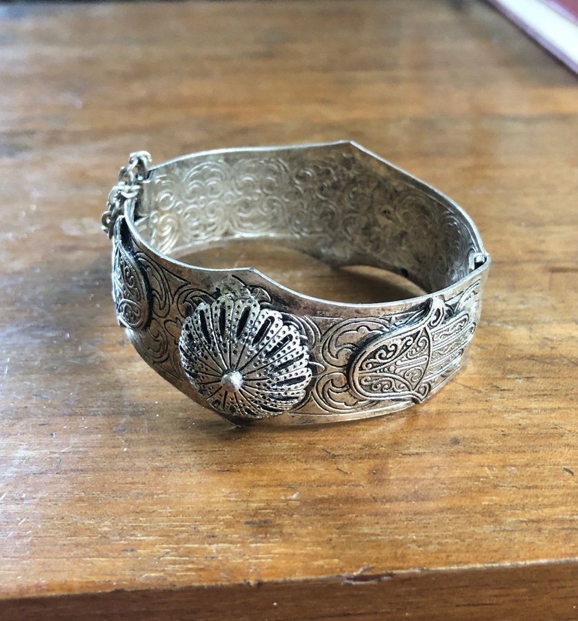 Äldre armband i silver, ev marockanskt.