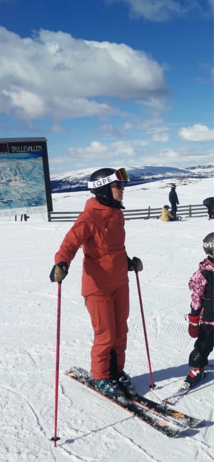 Bergans röda skidkläder, storlek S