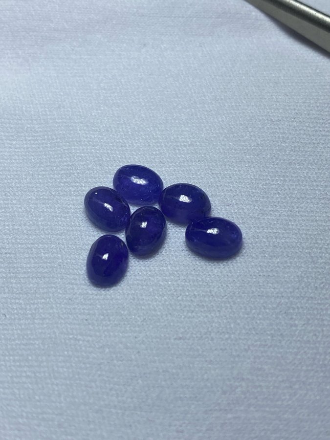 Tanzanite cabochon