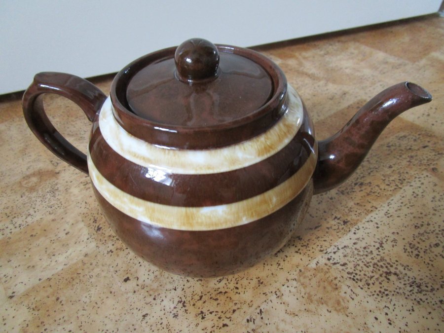 Vintage - ARTHUR WOOD BROWN BETTY - Mycket dekorativ engelsk brun tekanna - 15L