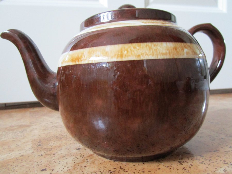 Vintage - ARTHUR WOOD BROWN BETTY - Mycket dekorativ engelsk brun tekanna - 15L