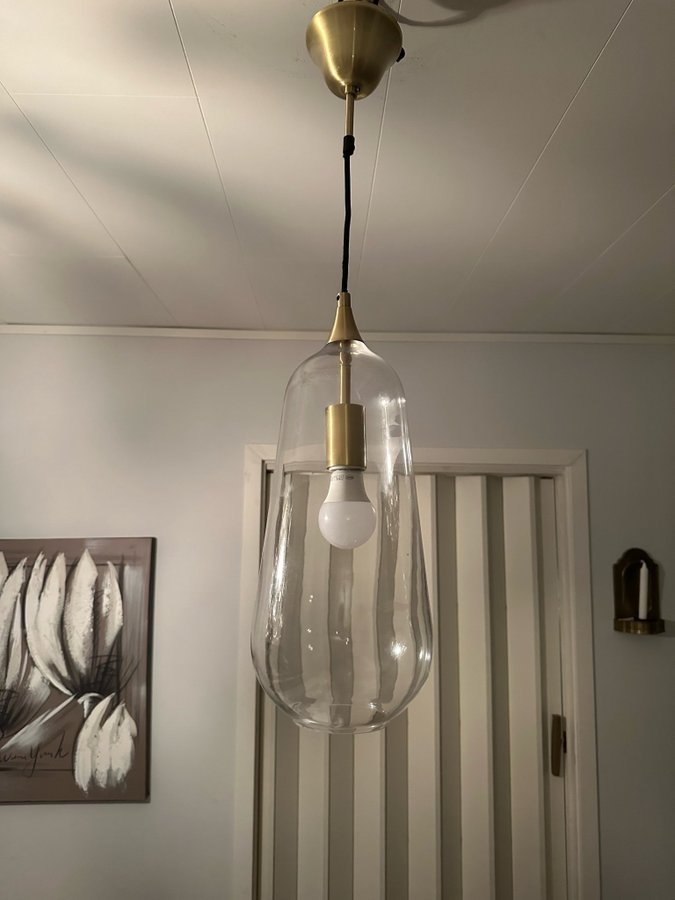 Oriva Exklusiv design lampa,Taklampa Luna från Oriva mässing, glas, nypris 2495