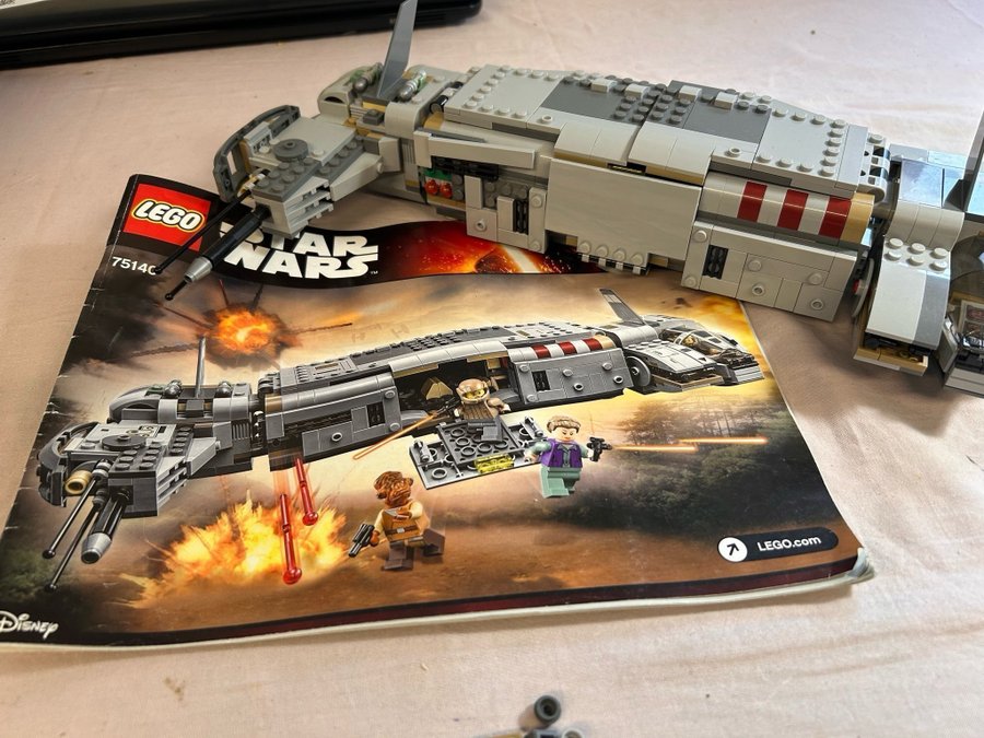 LEGO Star Wars 75140