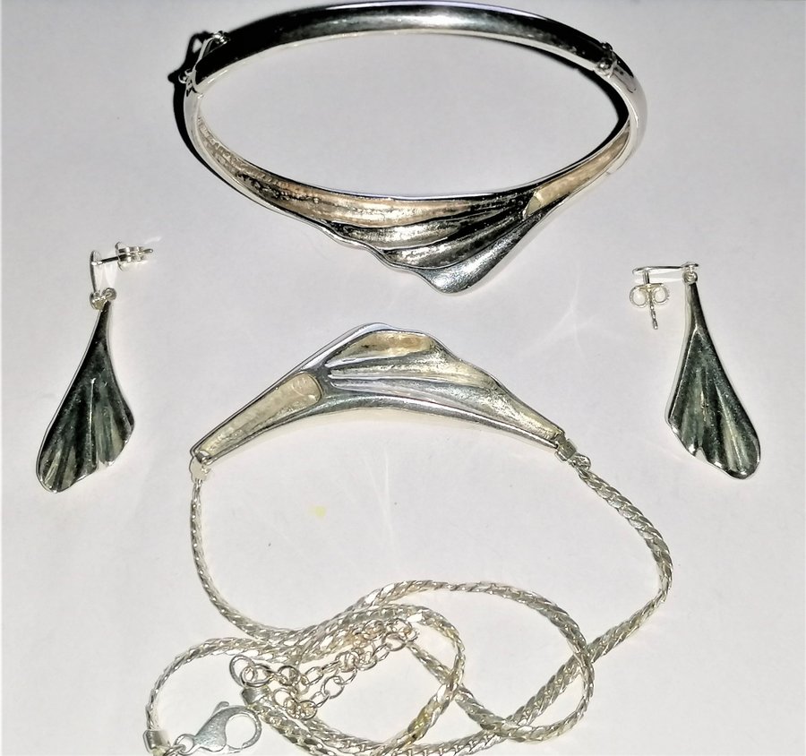 Elegant set i sterling silver (925) designad av GIFA Denmark.