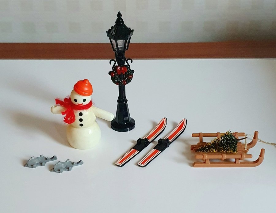 Vintersport och snölek för dockskåpet! Dockhus tittskåp miniatyr Playmobil jul