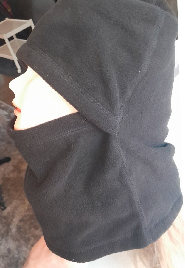 Svart balaclava