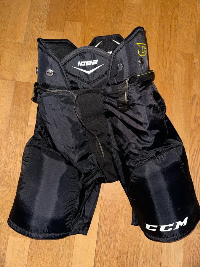 CCM Hockeybyxor Junior Storlek L/G