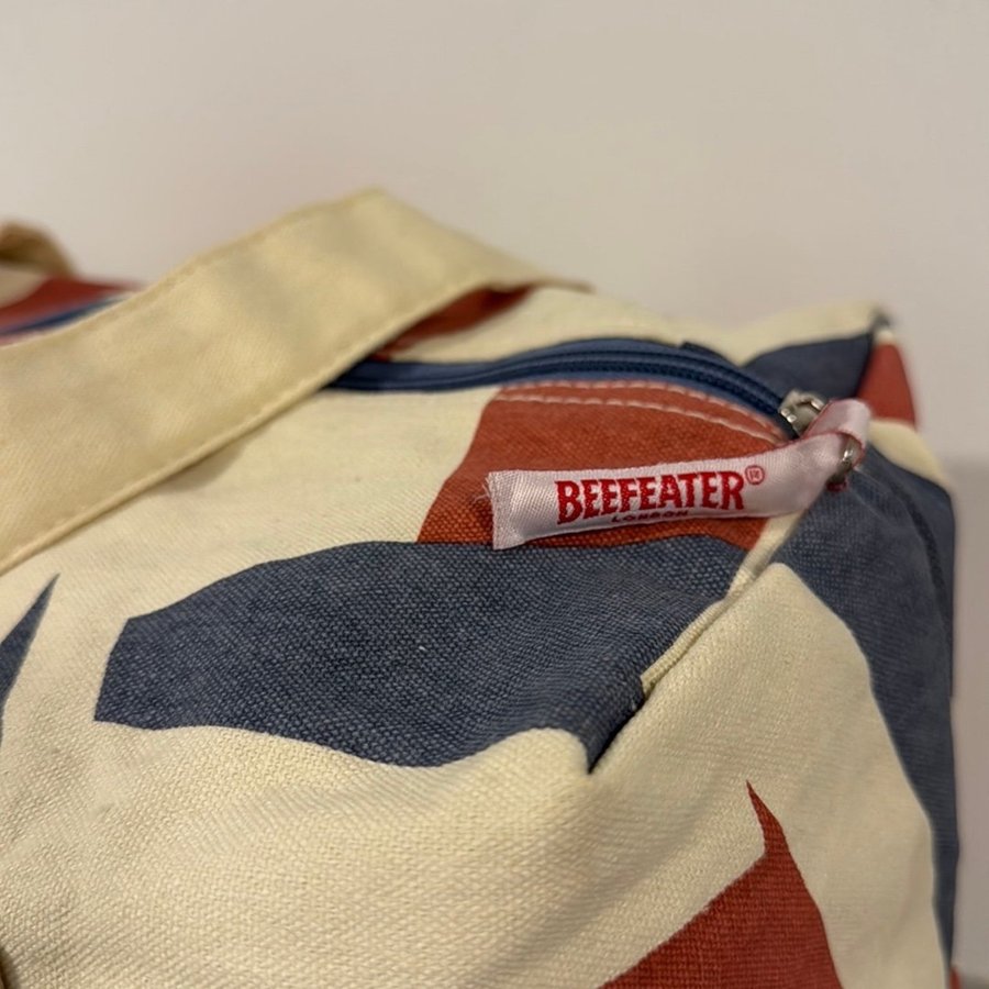 Beefeater gin London bag