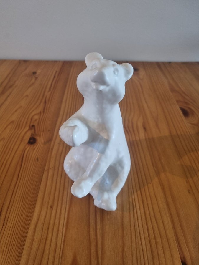 Söt björn figurin Goebel (ca 17cm hög)