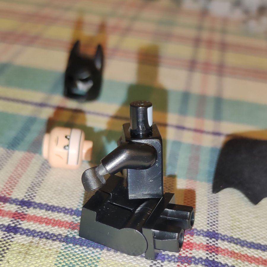 Lego Batman sh132 - Black Suit with Copper Belt (Type 2 Cowl)