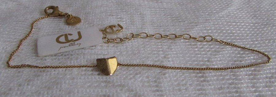 Nytt oanvänt armband CU Jewellery Gold Roof small brace guldpläterat silver tags