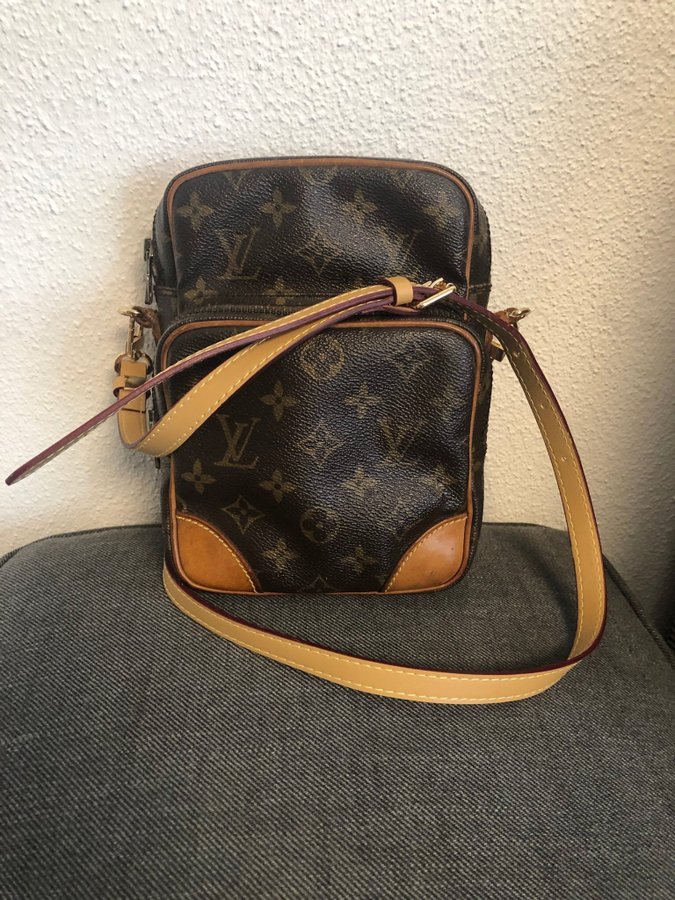 LOUIS VUITTON MONOGRAM AMAZONE CROSSBODY VÄSKA AXELVÄSKA