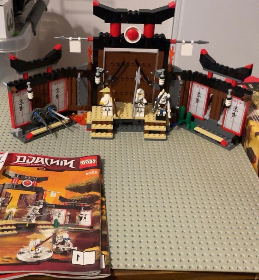 LEGO Ninjago 2504 Masters of Spinjitzu