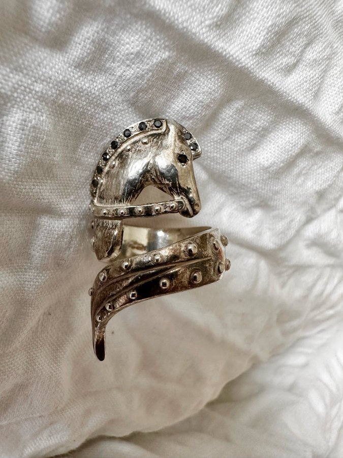 Maria Nilsdotter Knight Ring