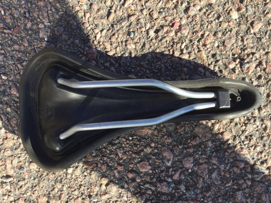 Ny Selle Royal 500 cykelsadel hybrid från nedlagd verkstad butik dödsbo Fynd