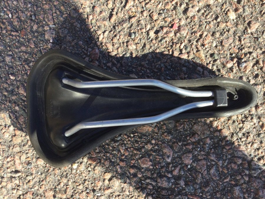 Ny Selle Royal 500 cykelsadel hybrid från nedlagd verkstad butik dödsbo Fynd