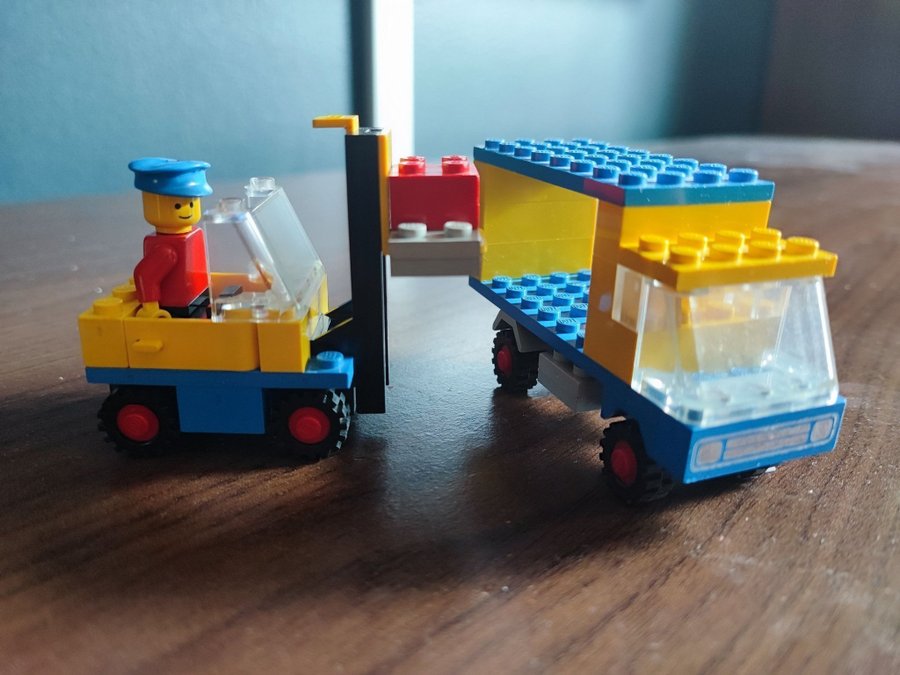 LEGO Legoland Forklift and Truck set 674-1