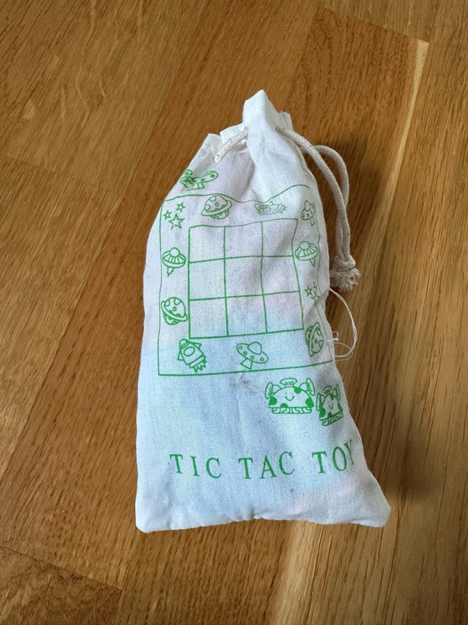 Tre i rad spel ”Tic Tac Toe spel med rymdtema"