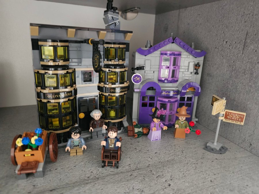 LEGO Harry Potter Ollivanders  Madam Malkins klädnader 76439