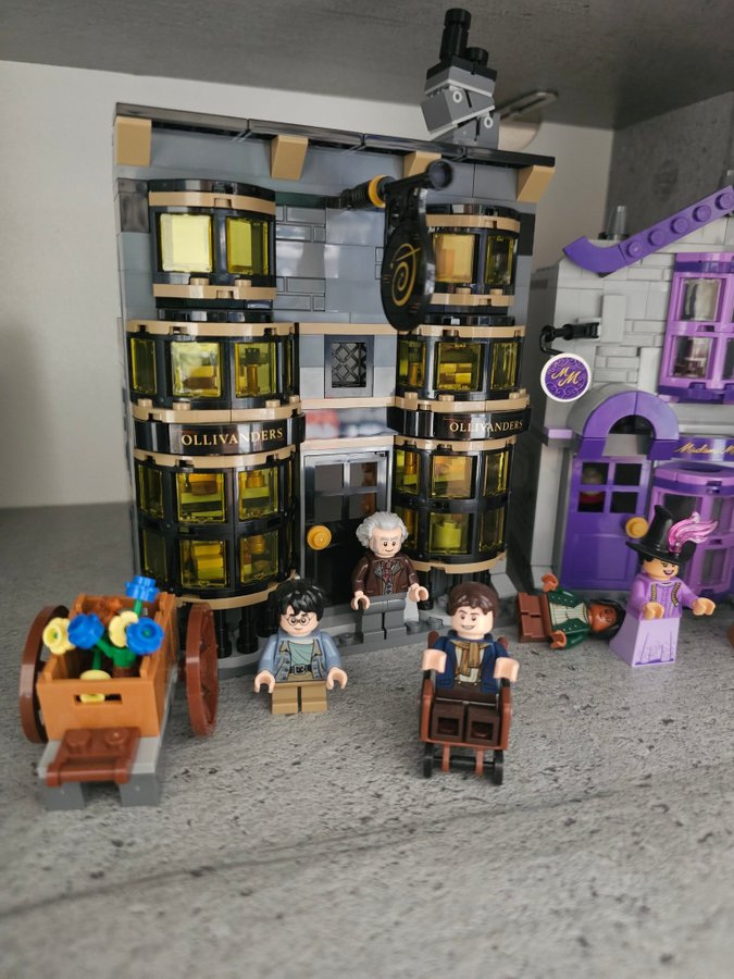 LEGO Harry Potter Ollivanders  Madam Malkins klädnader 76439