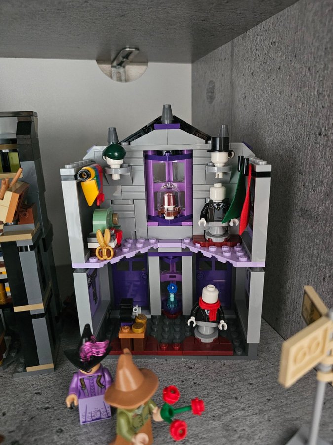 LEGO Harry Potter Ollivanders  Madam Malkins klädnader 76439