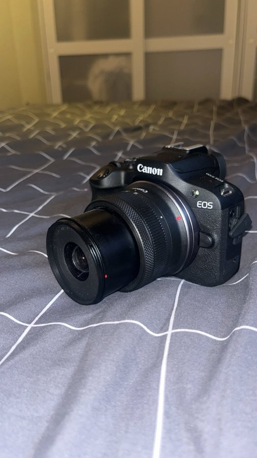 Canon EOS R100