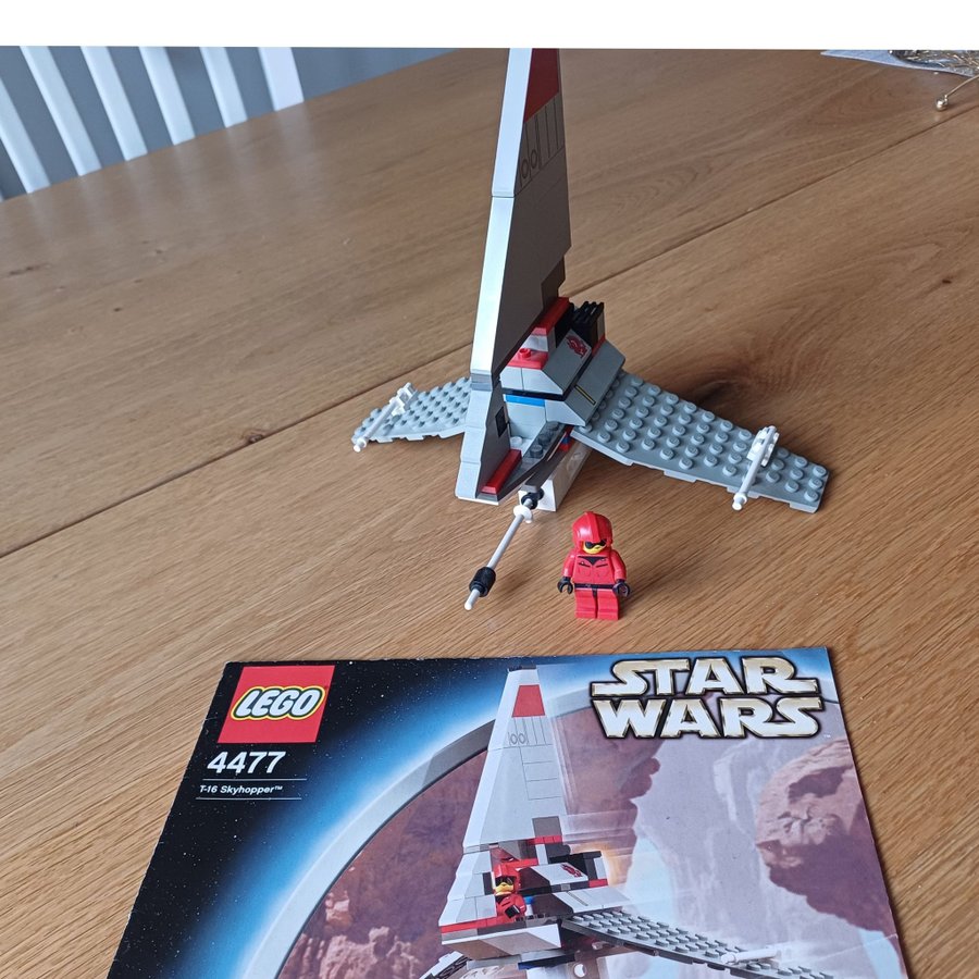 Lego Star Wars 4477 T-16 Skyhopper, från 2002