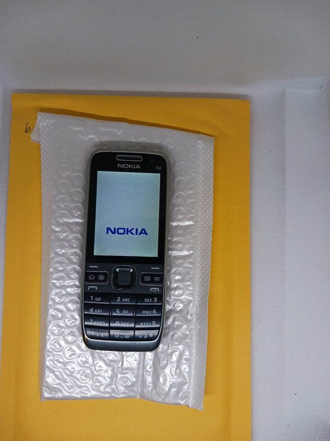 Nokia E52