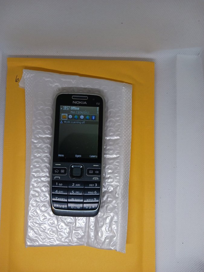 Nokia E52