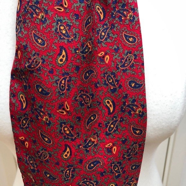 DUGGIE vintage 1960/70's red paisley patterned unisex cravat - Made in England