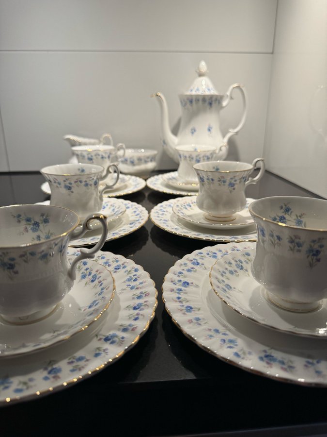 Royal Albert ”Memory Lane”Bone China England 21del kaffeservis