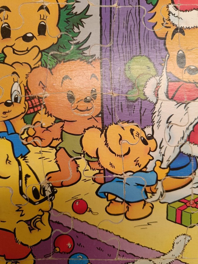 Träpussel Bamse med vänner firar jul,16 bitar,äldre Träpussel