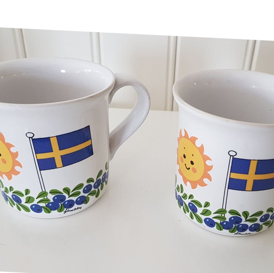 2 st Muggar Kaffe Te Höganäs Retro Sverige Svenska flaggan Blåbär Retro