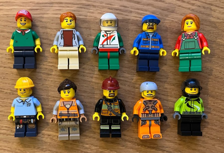 LEGO CITY 10 st blandade minifigurer - Nya