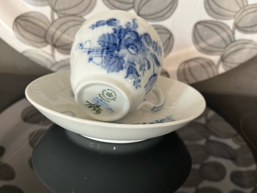 Royal Copenhagen Denmark 1:sortering design kaffemugg med fat