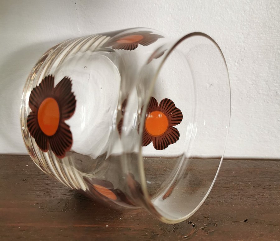 Retro 70tal~burk i glas~dekorativa blommor~