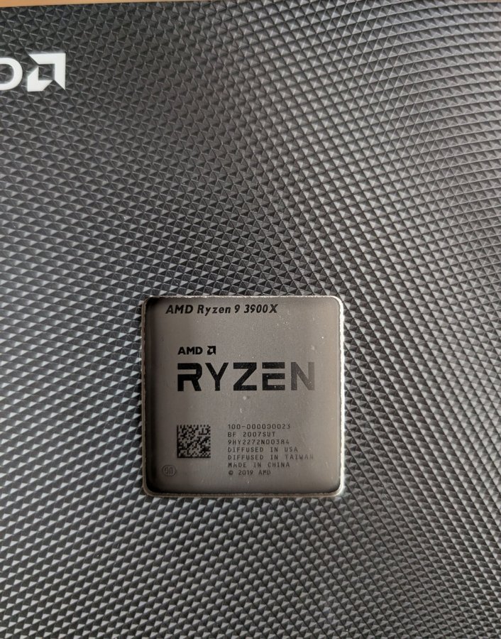 AMD Ryzen 9 3900X