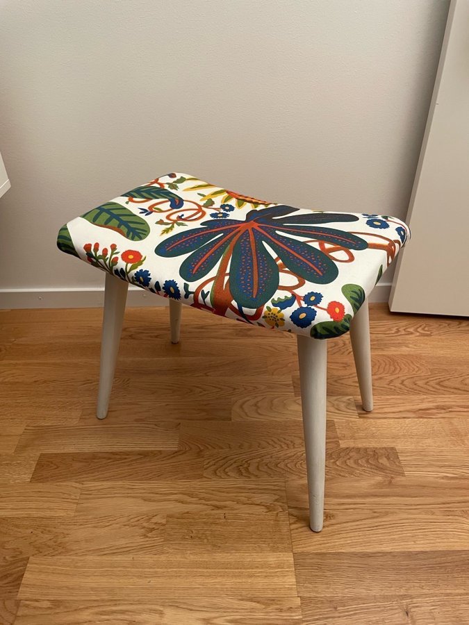 PALL, Pianopall 1950/60-tal Textil från Svenskt Tenn Josef Frank ” Aralia ”