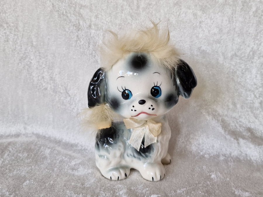 Äldre Hund figur figurin I porslin med päls