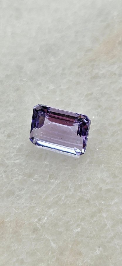 Naturlig Tanzanit 1.77Ct