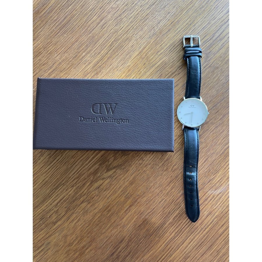 Daniel Wellington Classy Sheffield klocka - batteriet behöver bytas!!