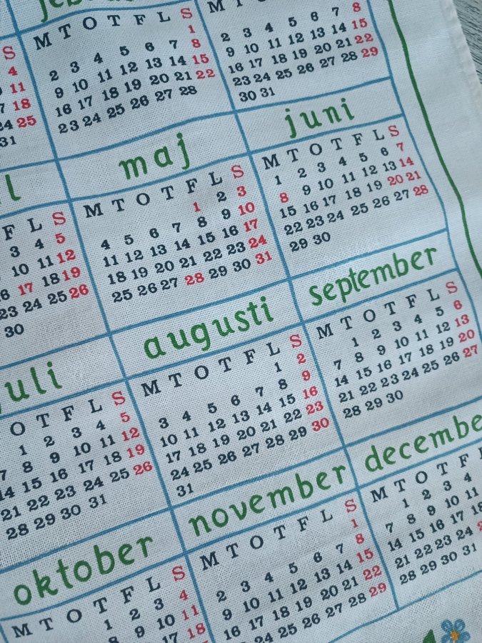 Väggkalender i tyg 1987