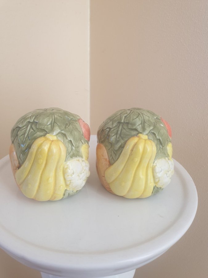 Vegetable Salt and Pepper Shakers Sia barbotine vintage from the 80s.