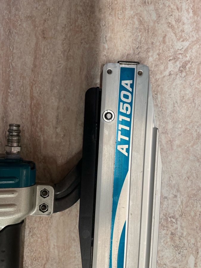 Makita AT7150A Spikpistol