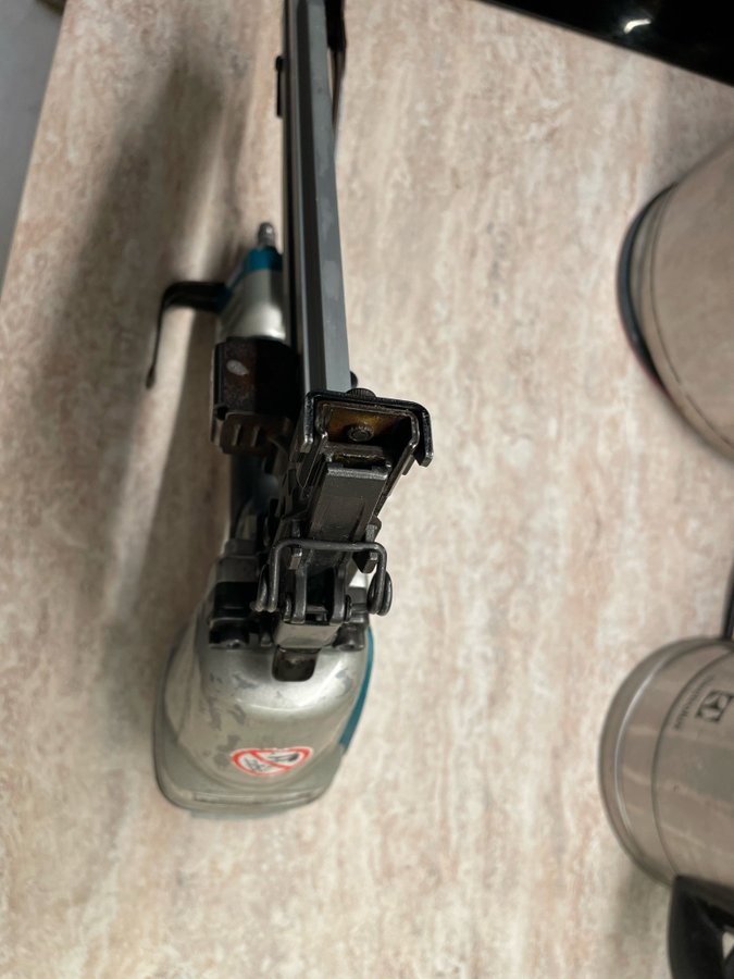 Makita AT7150A Spikpistol